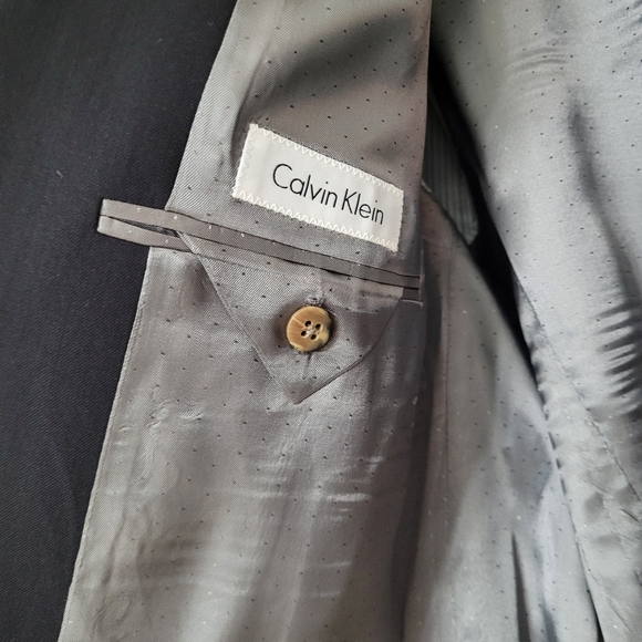 Men's Calvin Klein 2 piece suit - Picture 3 of 9